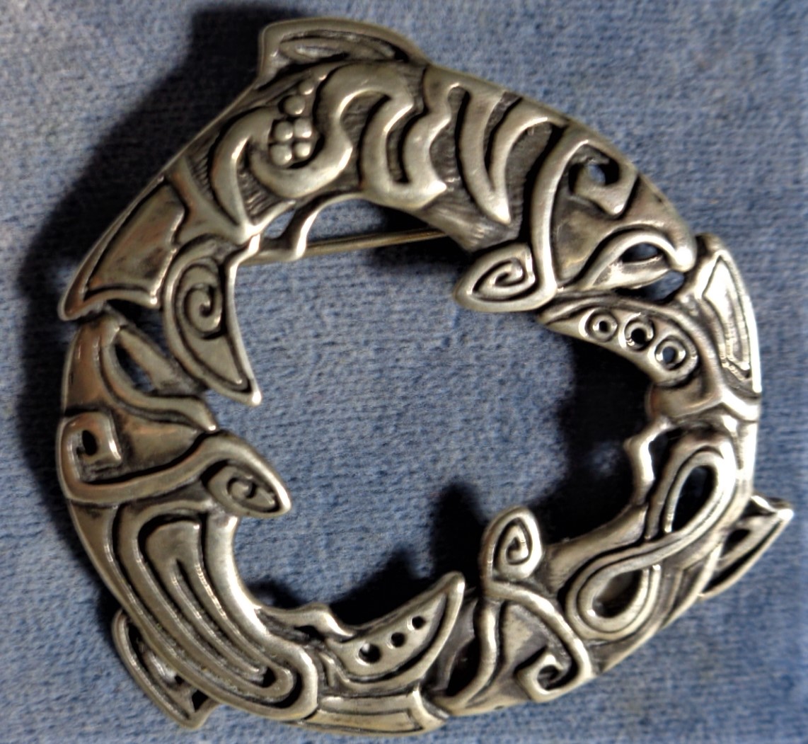 Cast silver pin of 3 salmon, well-detailed