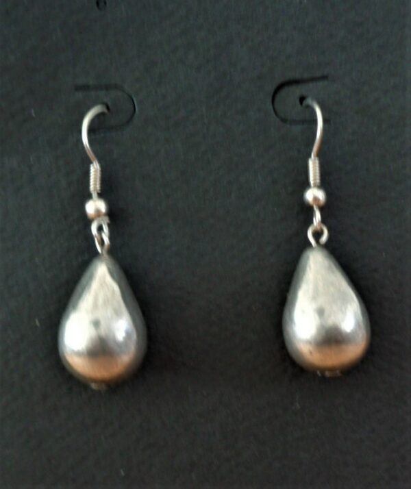 Pear-shaped silver earrings