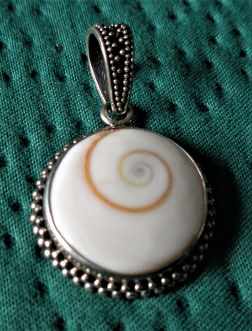 Siwa shell pendant
